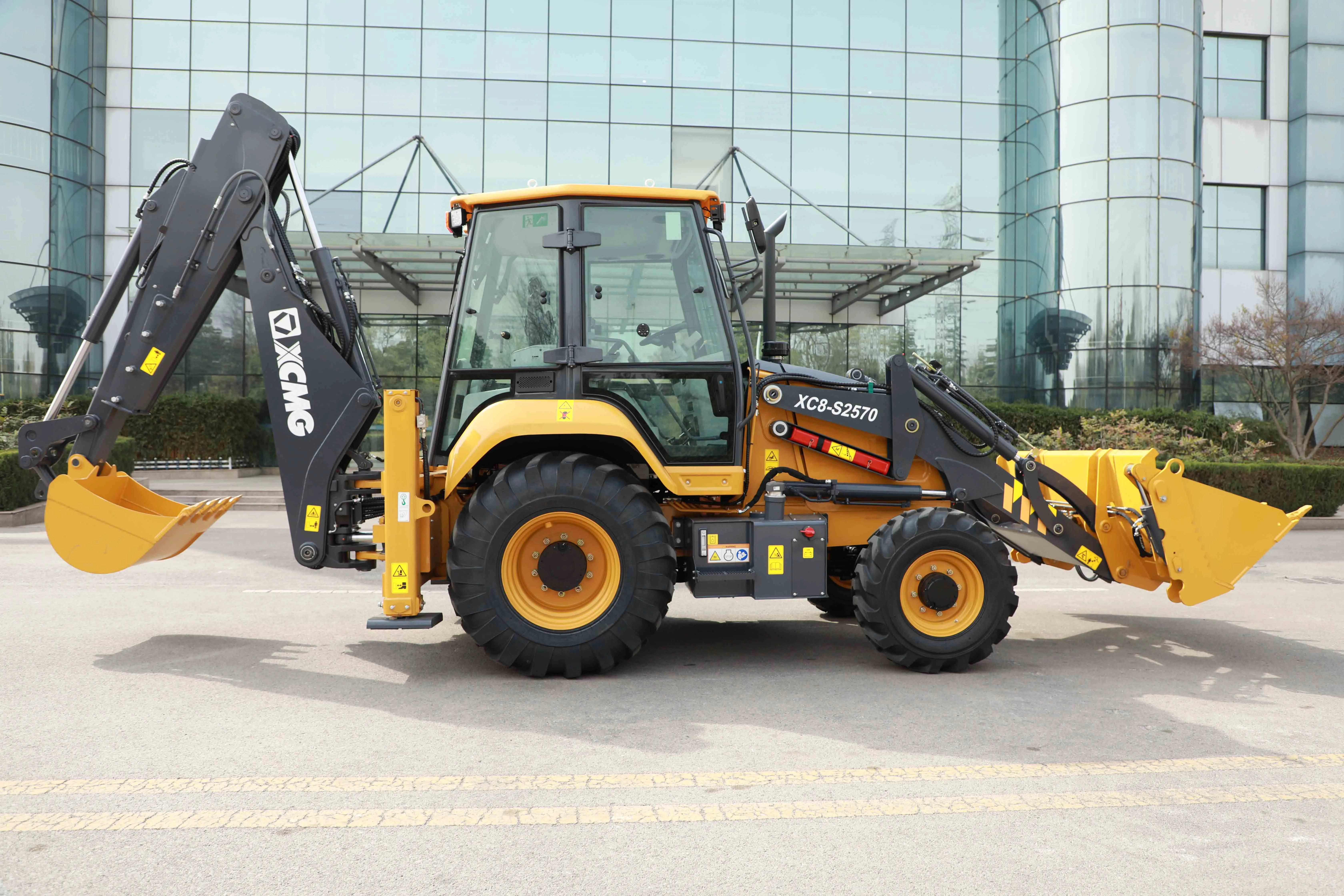 XCMG Official 4X4 Back Hoe Loader Xc8-S2570 Multifunctional Articulated Diesel Backhoe Loader